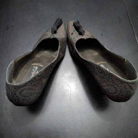 Kenneth Cole Women's Tapestry Pumps Size 7B - Picture 3 of 5